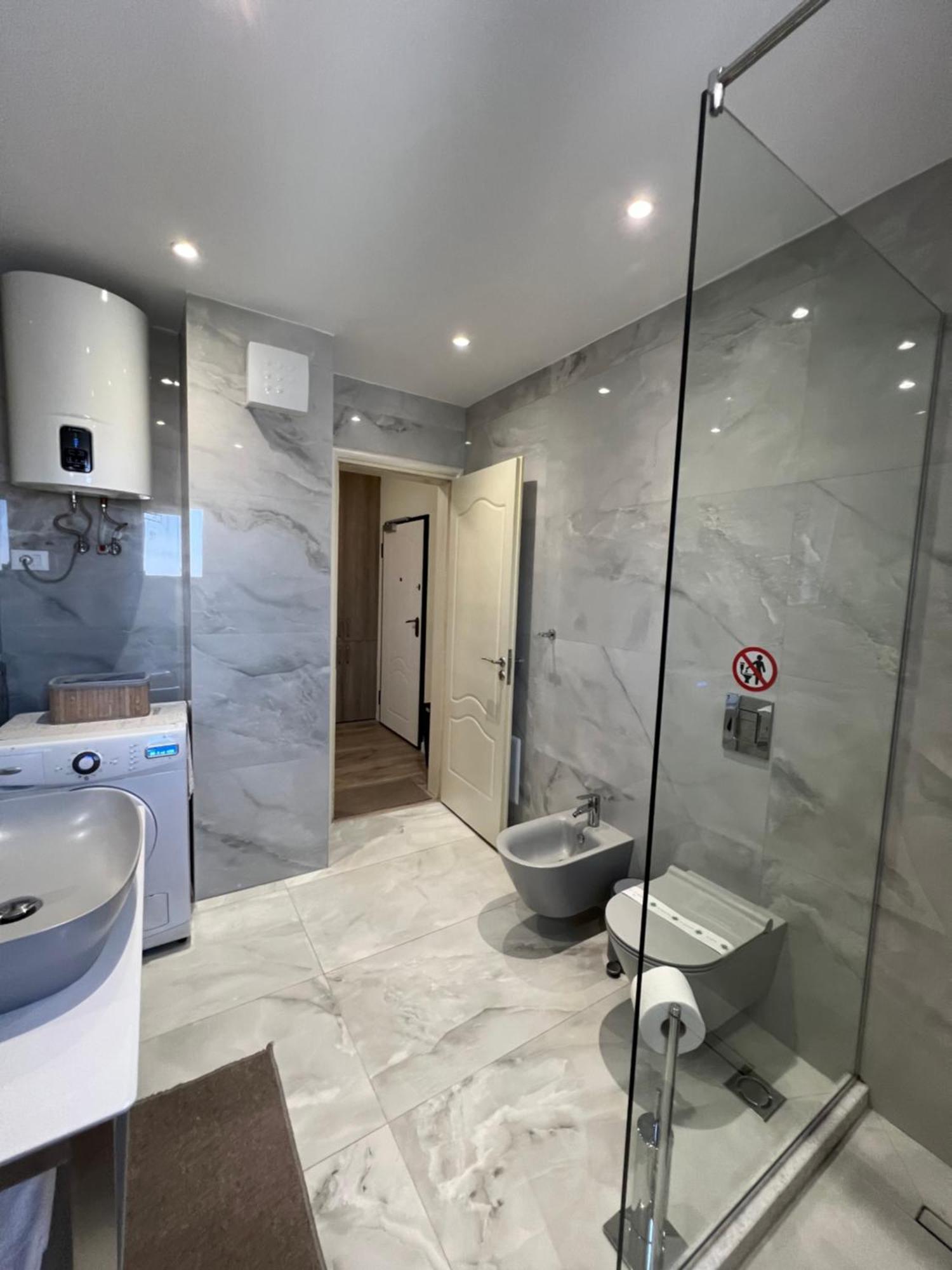 Center View Luxury Apartment Tiranë Eksteriør bilde